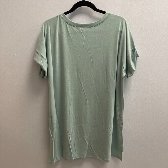 Zenana High Low Hem Short Sleeve V-Neck Top - Sage Green - Size L - NWT - Picture 2 of 5